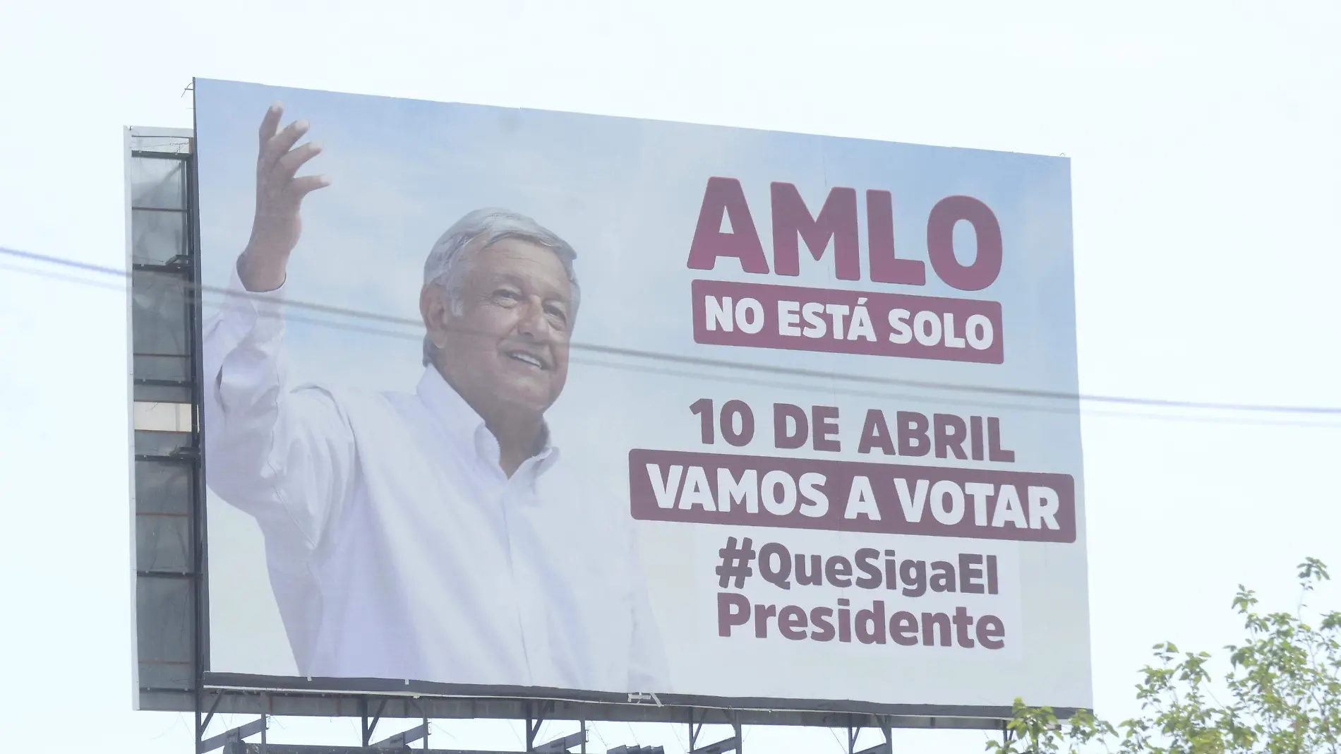 Anuncio espectacular de AMLO av Teofilo borunda y calle 9a (3)